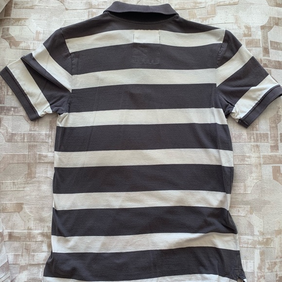 Hollister - Men’s stripped polo (Size Small) - Picture 4 of 7